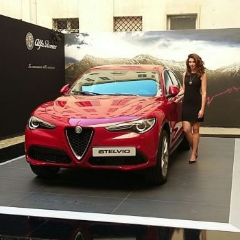 presentazione hostess auto