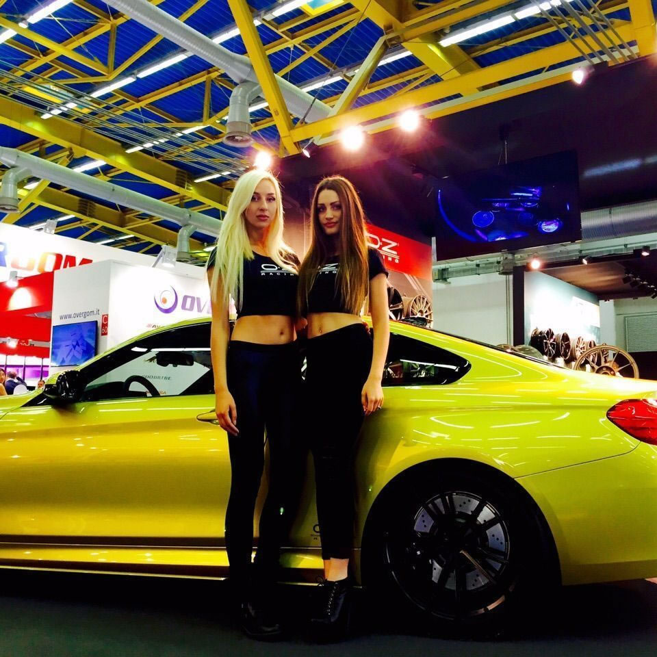 hostess in fiera a Verona 